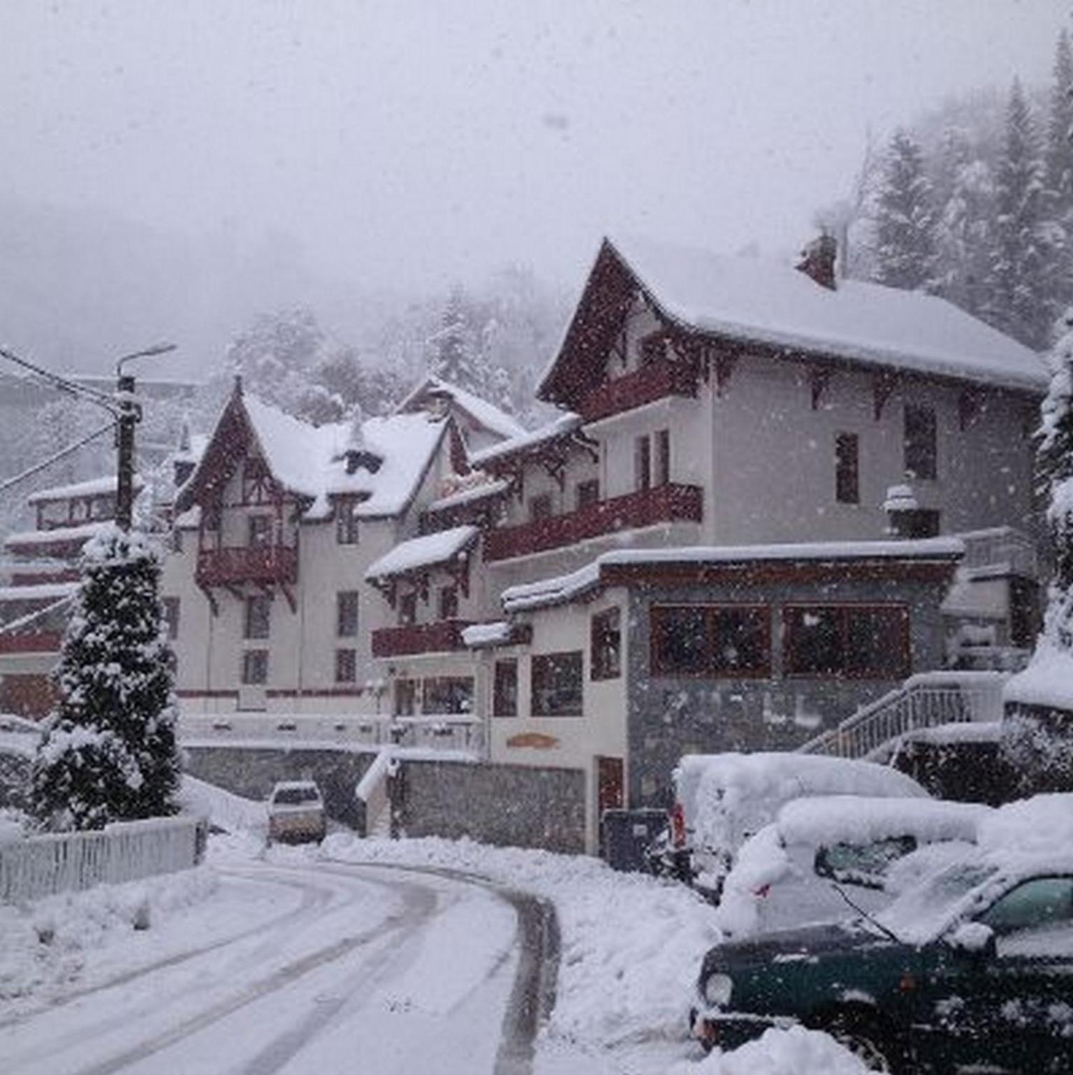 ברידס-לס-באן Hotel Les Chalets מראה חיצוני תמונה